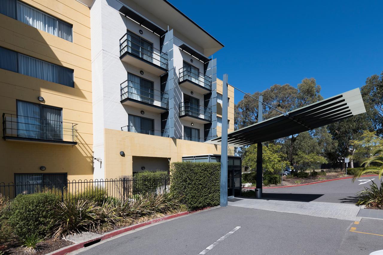 The Woden Hotel Phillip Exterior photo