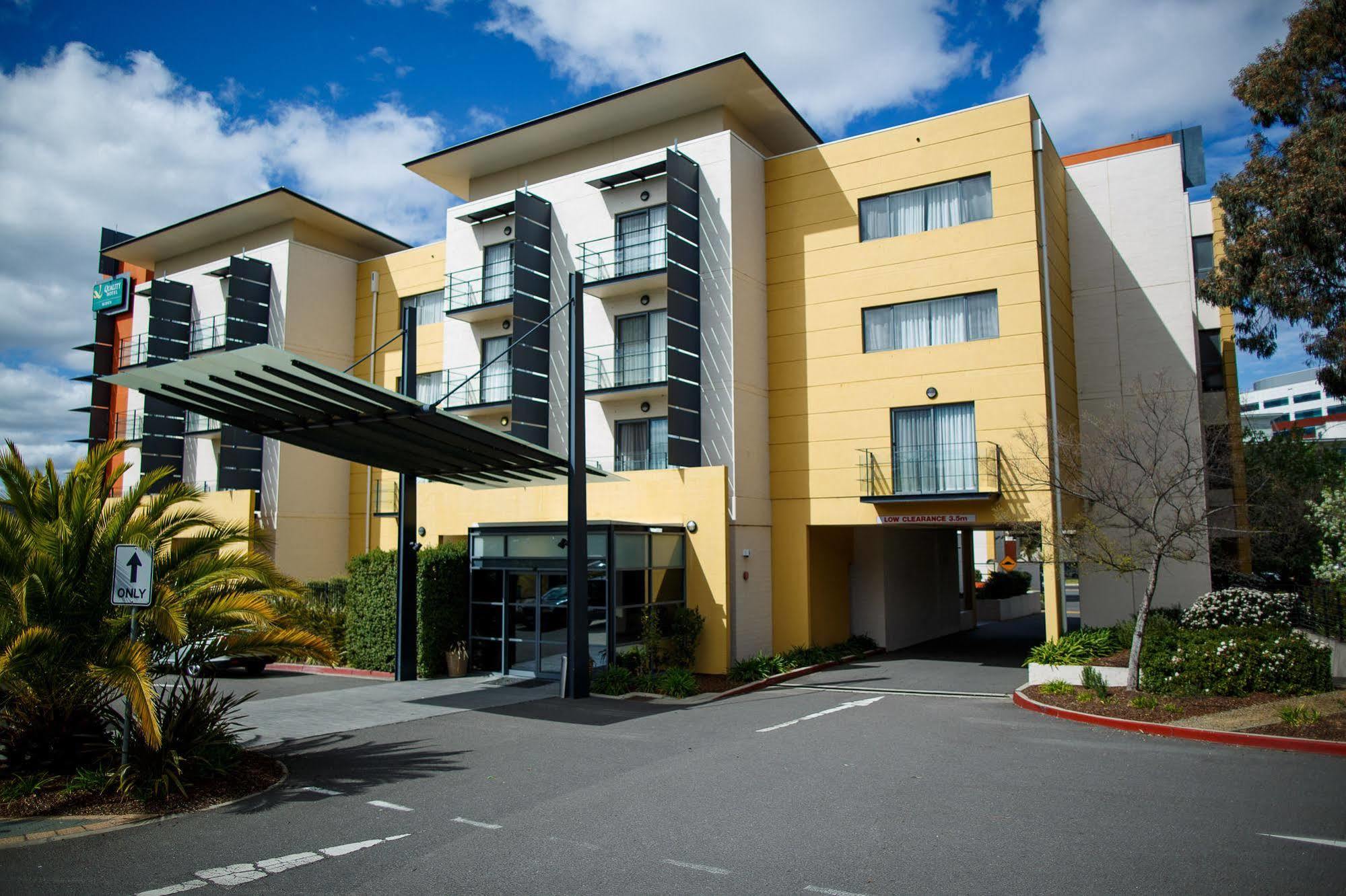 The Woden Hotel Phillip Exterior photo