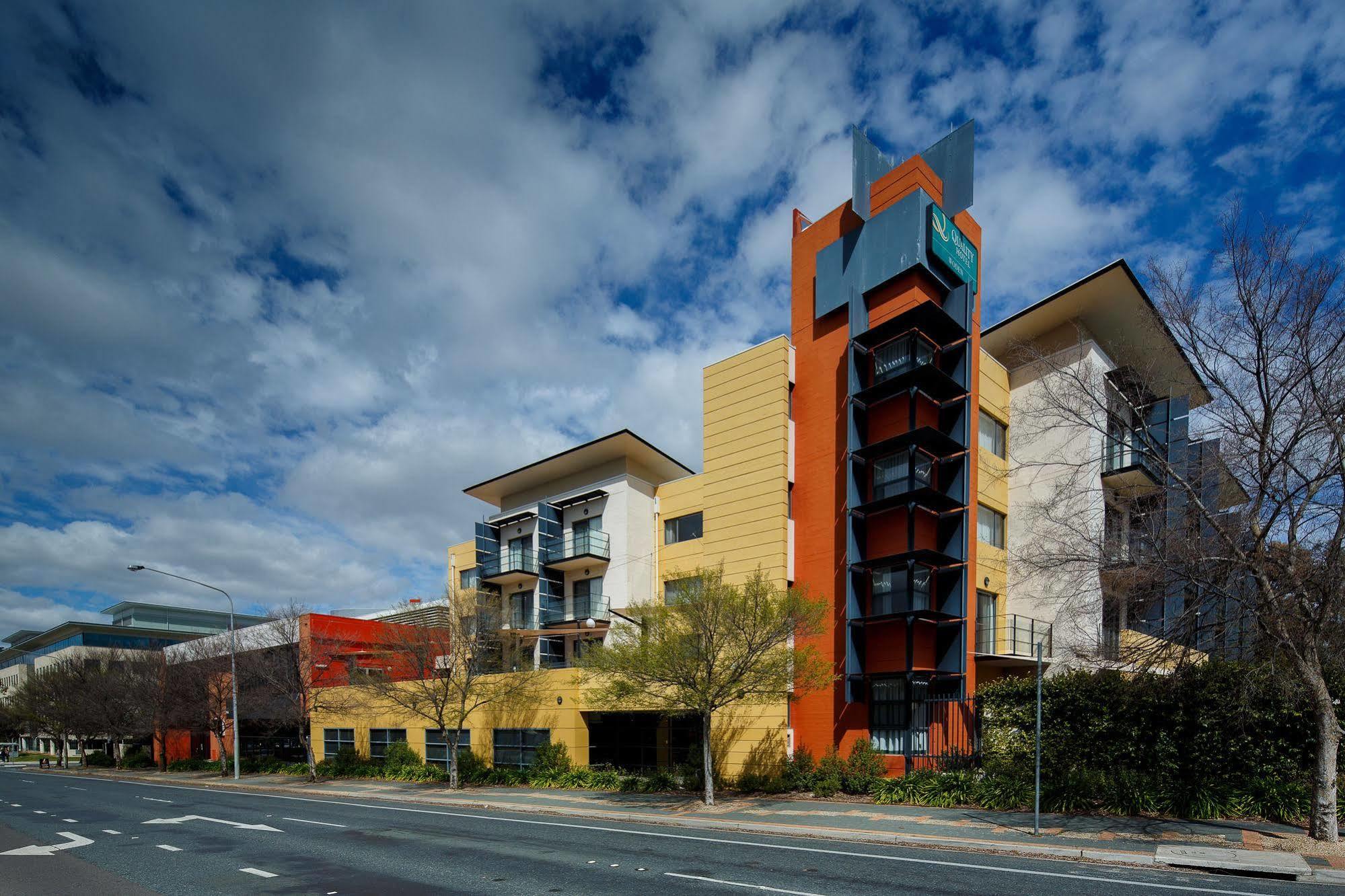 The Woden Hotel Phillip Exterior photo